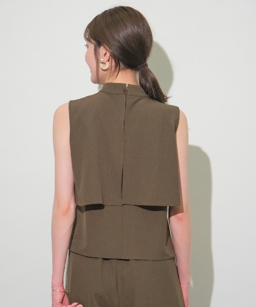 AND COUTURE(アンドクチュール)の「【WEB限定】ハイカラーノースリブラウス(シャツ/ブラウス・レディース・オフホワイト/グリーン/カーキ/ブラック/ベージュ・MEDIUM)」の14枚目の写真