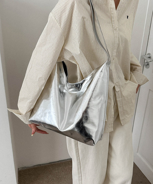 c.u.l（シーユーエル）の「メタリックショルダーバッグcula646（ショルダーバッグ・レディース・シルバー/ゴールド・FREE）」の5枚目の写真