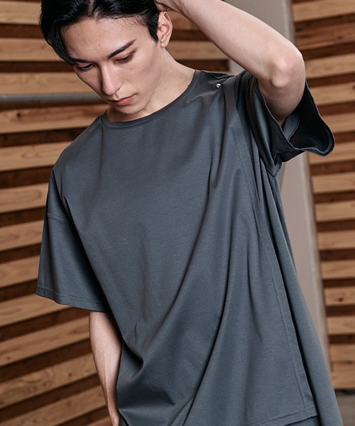 NO ID.(ノーアイディ)の「【NO ID.】Asymmetry Layered Crew Neck T-shirt / アシンメトリー レイヤード クルー ネック Tシャツ(Tシャツ/カットソー・メンズ・ブラック/グレー/ホワイト・1/2)」の3枚目の写真