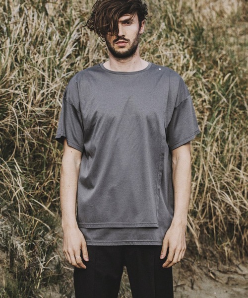 NO ID.(ノーアイディ)の「【NO ID.】Asymmetry Layered Crew Neck T-shirt / アシンメトリー レイヤード クルー ネック Tシャツ(Tシャツ/カットソー・メンズ・ブラック/グレー/ホワイト・1/2)」の7枚目の写真
