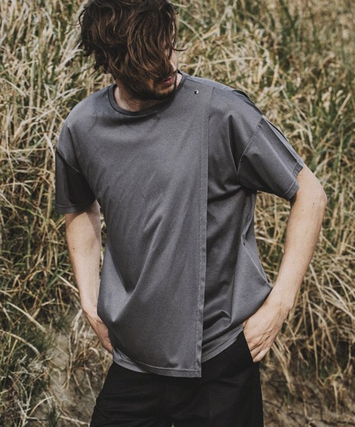 NO ID.(ノーアイディ)の「【NO ID.】Asymmetry Layered Crew Neck T-shirt / アシンメトリー レイヤード クルー ネック Tシャツ(Tシャツ/カットソー・メンズ・ブラック/グレー/ホワイト・1/2)」の19枚目の写真