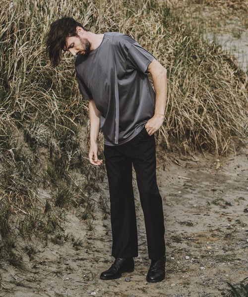 NO ID.(ノーアイディ)の「【NO ID.】Asymmetry Layered Crew Neck T-shirt / アシンメトリー レイヤード クルー ネック Tシャツ(Tシャツ/カットソー・メンズ・ブラック/グレー/ホワイト・1/2)」の5枚目の写真