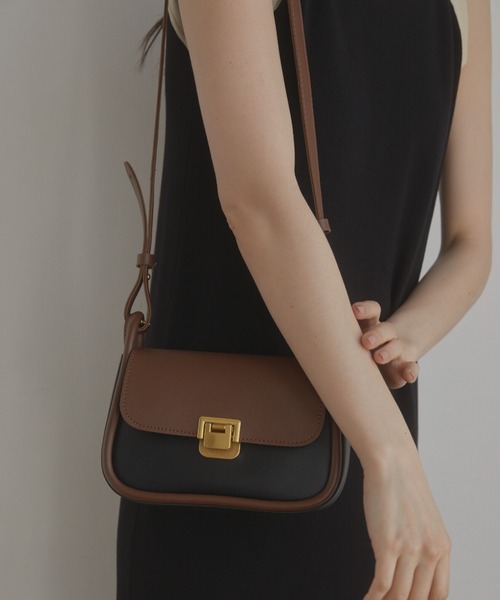 ACYM（アシーム）の「2tone shoulder バッグ（ショルダーバッグ・レディース・ベージュ/ブラック・FREE）」の4枚目の写真