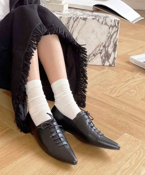 tukn.（トゥクン）の「【tukn.トゥクン】 レースアップマニッシュシューズ/ポインテッド/紐靴（その他シューズ・レディース・ブラック/ホワイト・S/M/L）」の7枚目の写真