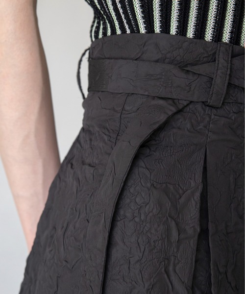 VACANCY(ヴァカンシー)の「フクレジャガードハイウエストスカート(スカート・レディース・グレイッシュベージュ/ブラック・SMALL/MEDIUM)」の10枚目の写真