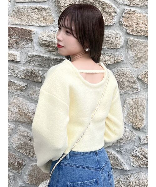 dazzlin(ダズリン)の「バックストリングニットプルオーバー(ニット/セーター・レディース・オフホワイト/ベージュ/ピンク/イエロー/ブルー/レッド・FREE)」の11枚目の写真