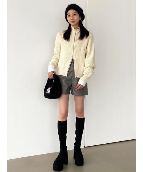 EMODA（エモダ）の「フェイクレザーショートパンツ（その他パンツ・レディース・グレー/ブラック・SMALL/MEDIUM）」の17枚目の写真