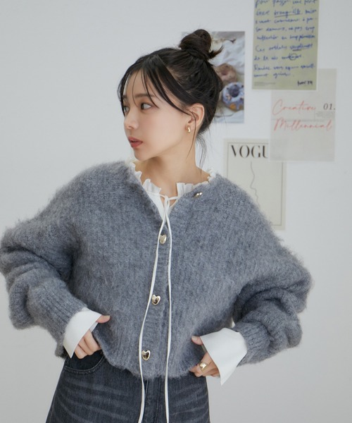 VIS（ビス）の「【WEB限定】ハート釦カーディガン（カーディガン
