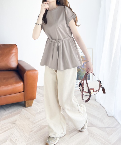 綺麗見えの旬アイテム。オーガニックコットン混ウエストリボン付きシルケット素材ペプラムトップス