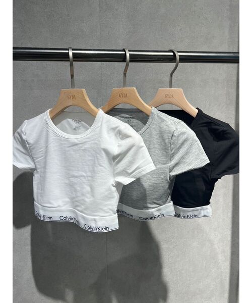 Calvin Klein（カルバン・クライン）の「CalvinKlein T-SHIRT BRALETTE（Tシャツ/カットソー・レディース・ブラック/グレー/オフホワイト・SMALL）」の11枚目の写真