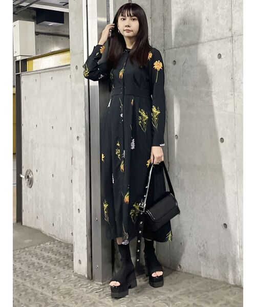 MURUA（ムルーア）の「【WEB限定】フラワープリントシャリーングワンピース（ワンピース・レディース・ブラック/アイボリー・FREE）」の17枚目の写真