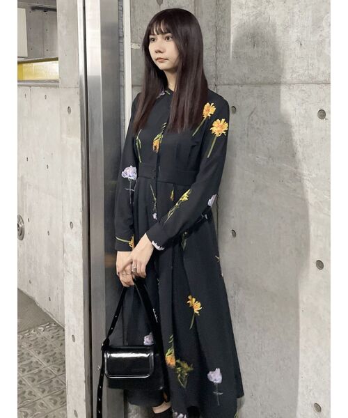 MURUA（ムルーア）の「【WEB限定】フラワープリントシャリーングワンピース（ワンピース・レディース・ブラック/アイボリー・FREE）」の21枚目の写真