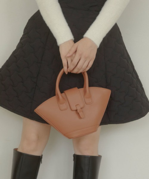 クールな価格でホットなピック ACYM（アシーム）の「Mini flap hand バッグ（トートバッグ バッグ