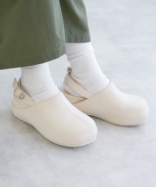 w closet（ダブルクローゼット）の「ストラップサボ（サンダル・レディース・オフホワイト/ブラック・M/L）」の2枚目の写真