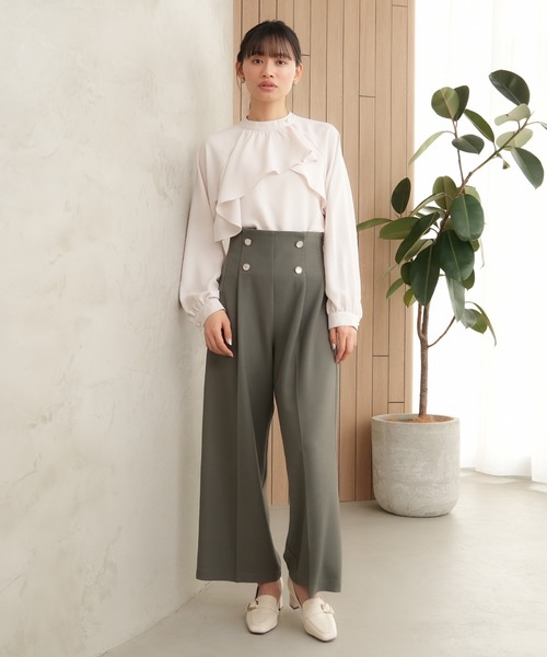 TRUDEA(トルディア)の「アシメラッフルブラウス(シャツ/ブラウス・レディース・ホワイト/グリーン/ベージュ/ピンクベージュ・MEDIUM/LARGE)」の8枚目の写真
