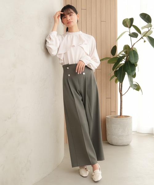 TRUDEA(トルディア)の「アシメラッフルブラウス(シャツ/ブラウス・レディース・ホワイト/グリーン/ベージュ/ピンクベージュ・MEDIUM/LARGE)」の9枚目の写真