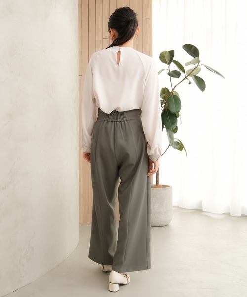 TRUDEA(トルディア)の「アシメラッフルブラウス(シャツ/ブラウス・レディース・ホワイト/グリーン/ベージュ/ピンクベージュ・MEDIUM/LARGE)」の11枚目の写真