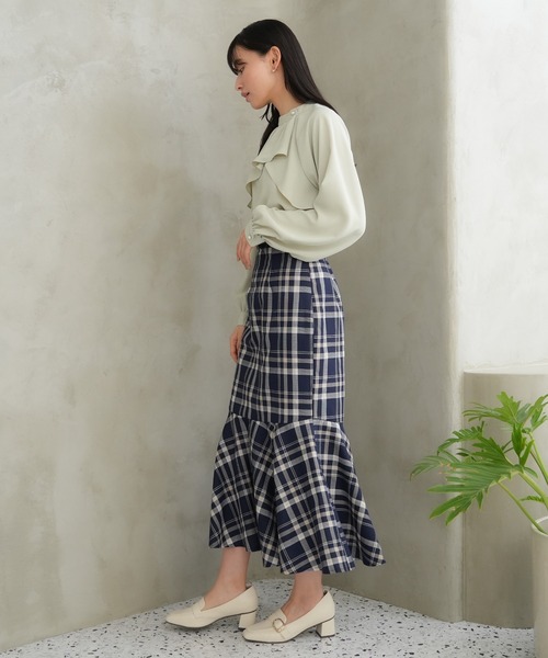 TRUDEA(トルディア)の「アシメラッフルブラウス(シャツ/ブラウス・レディース・ホワイト/グリーン/ベージュ/ピンクベージュ・MEDIUM/LARGE)」の21枚目の写真