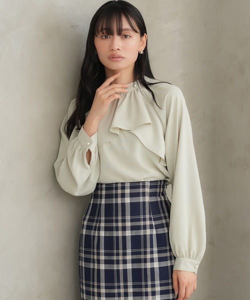 TRUDEA(トルディア)の「アシメラッフルブラウス(シャツ/ブラウス・レディース・ホワイト/グリーン/ベージュ/ピンクベージュ・MEDIUM/LARGE)」の16枚目の写真