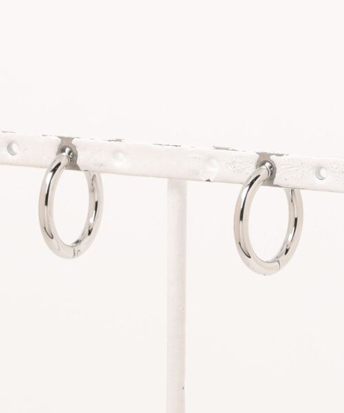 ARCHIVER（アーカイバ）の「【Al】Stainless Hoop Ear Crip 14mm（イヤリング・レディース・ゴールド/ブラック/シルバー・FREE）」の5枚目の写真