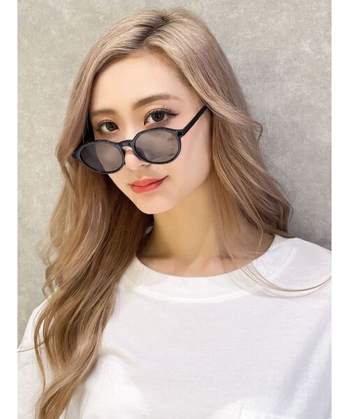 GYDA（ジェイダ）の「スリムフレームカラー ボストンサングラス（サングラス・レディース・ブラック/クリア・FREE）」の4枚目の写真