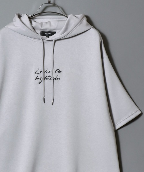 ANPAS（アンパス）の「ANPAS Ponte Fabric Embroidery Oversized Hoodie Tee/ANPAS 別注 接触冷感 ポンチ ワンポイント刺繍 オーバーサイズ Tパーカー 半袖 フーディー メンズ レディース（パーカー・メンズ・グレイッシュベージュ/ブラック/チャコール/グレー/オフホワイト/サックスブルー/ベージュ系その他/ブルー系その他/グレー系その他/ブラック系その他2/グレー系その他4/グレー系その他3/グレー系その他2/ベージュ系その他2/ブルー系その他2/ホワイト系その他2/ホワイト系その他/ブラック系その他/グレー系その他5/ブルー系その他3/ベージュ系その他3/ブラック系その他3/グレー系その他6/ホワイト系その他3・L/M）」の15枚目の写真