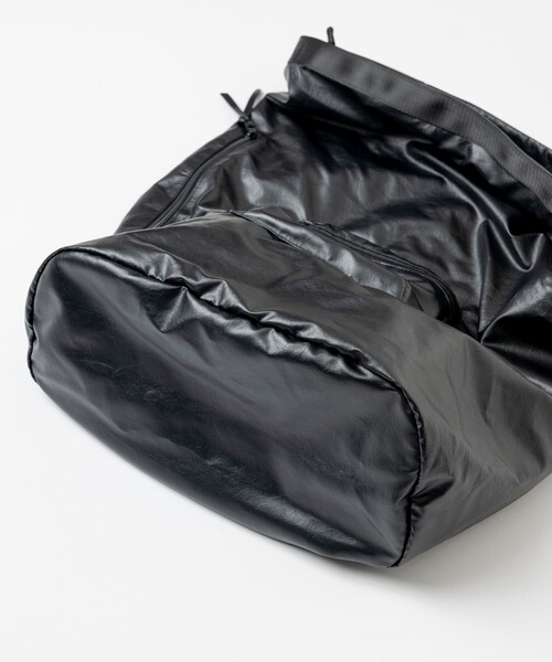 FREAK'S STORE（フリークスストア）の「FREAK’S STORE/フリークスストア Roll Shoulder BAG PUレザー/ロール ショルダーバック ポリウレタンレザー（ショルダーバッグ・メンズ・ブラック・ﾌﾘ-）」の5枚目の写真