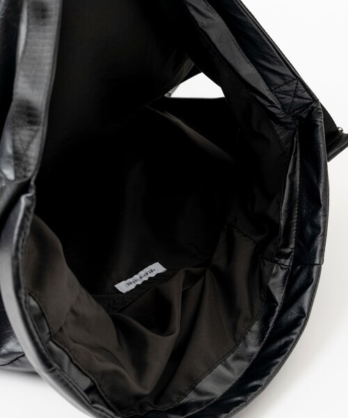 FREAK'S STORE（フリークスストア）の「FREAK’S STORE/フリークスストア Roll Shoulder BAG PUレザー/ロール ショルダーバック ポリウレタンレザー（ショルダーバッグ・メンズ・ブラック・ﾌﾘ-）」の6枚目の写真