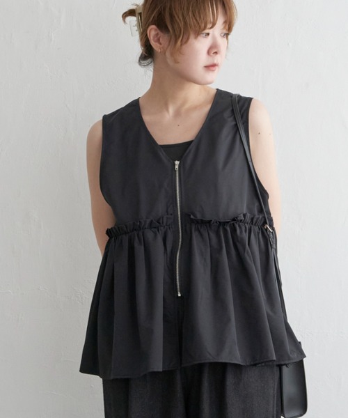 notch.（ノッチ）の「ペプラムVベスト（ベスト・レディース・オフホワイト/ブラック・M）」の2枚目の写真