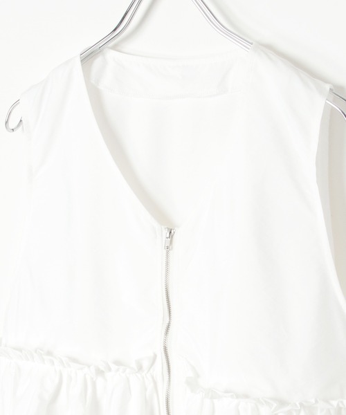 notch.（ノッチ）の「ペプラムVベスト（ベスト・レディース・オフホワイト/ブラック・M）」の6枚目の写真