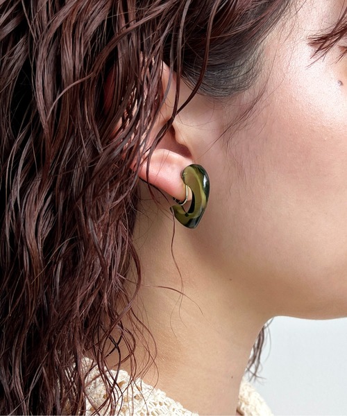 CPCM（シーピーシーエム）の「ハーフクリアハートイヤリング（ネックレス・レディース・クリア/グリーン/ブラウン・FREE）」の2枚目の写真