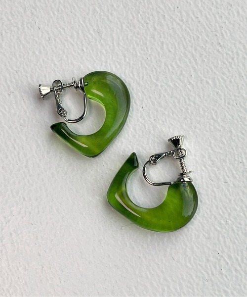 CPCM（シーピーシーエム）の「ハーフクリアハートイヤリング（ネックレス・レディース・クリア/グリーン/ブラウン・FREE）」の4枚目の写真