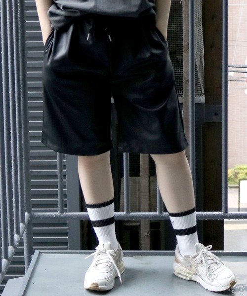 Starting Over(スターティングオーバー)の「Synthetic leather loose shorts/合成皮革 ルーズ ショーツ(その他パンツ・メンズ・ブラック/シルバー・XL/L/M)」の12枚目の写真
