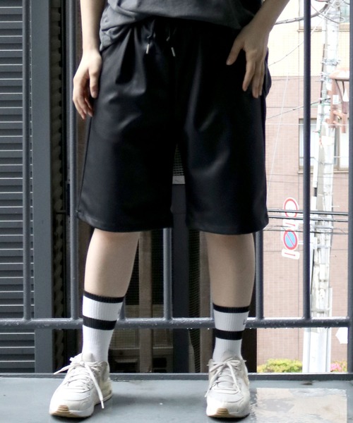Starting Over(スターティングオーバー)の「Synthetic leather loose shorts/合成皮革 ルーズ ショーツ(その他パンツ・メンズ・ブラック/シルバー・XL/L/M)」の14枚目の写真