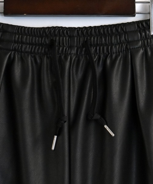 Starting Over(スターティングオーバー)の「Synthetic leather loose shorts/合成皮革 ルーズ ショーツ(その他パンツ・メンズ・ブラック/シルバー・XL/L/M)」の6枚目の写真