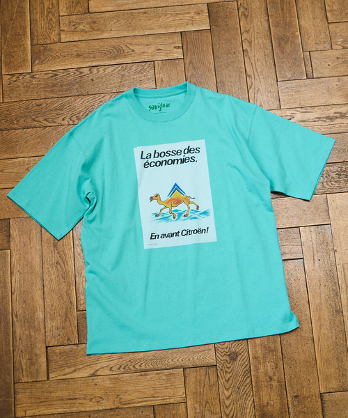 EDIFICE（エディフィス）の「SAVIGNAC (サビニャック) 別注 French Company プリント Tシャツ（Tシャツ/カットソー・メンズ・グリーン/ライトホワイト/ホワイト系その他/ホワイト/モスグリーン/ライトブルー/ホワイト×ホワイト/ブラック/パープル/ブルー系その他/ブルー/ブラック系その他・MEDIUM/X-LARGE/LARGE）」の8枚目の写真