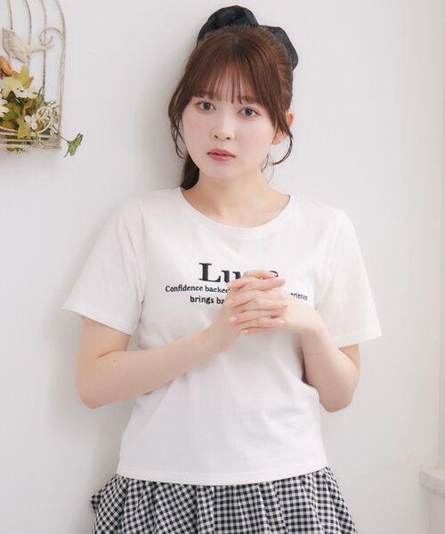 ems excite(エムズエキサイト)の「アソートロゴ刺繍TEE(Tシャツ/カットソー・レディース・オフホワイト/チャコールグレー/ナチュラル/ブラック系その他3/ブルー/レッド・FREE)」の11枚目の写真