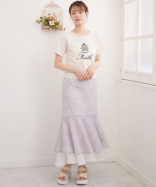 ems excite(エムズエキサイト)の「アソートロゴ刺繍TEE(Tシャツ/カットソー・レディース・オフホワイト/チャコールグレー/ナチュラル/ブラック系その他3/ブルー/レッド・FREE)」の15枚目の写真