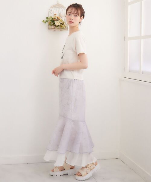 ems excite(エムズエキサイト)の「アソートロゴ刺繍TEE(Tシャツ/カットソー・レディース・オフホワイト/チャコールグレー/ナチュラル/ブラック系その他3/ブルー/レッド・FREE)」の17枚目の写真