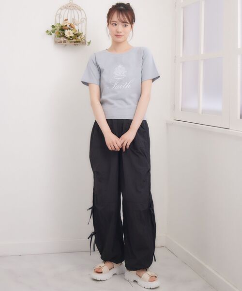 ems excite(エムズエキサイト)の「アソートロゴ刺繍TEE(Tシャツ/カットソー・レディース・オフホワイト/チャコールグレー/ナチュラル/ブラック系その他3/ブルー/レッド・FREE)」の20枚目の写真