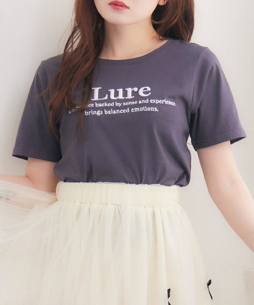 ems excite(エムズエキサイト)の「アソートロゴ刺繍TEE(Tシャツ/カットソー・レディース・オフホワイト/チャコールグレー/ナチュラル/ブラック系その他3/ブルー/レッド・FREE)」の1枚目の写真