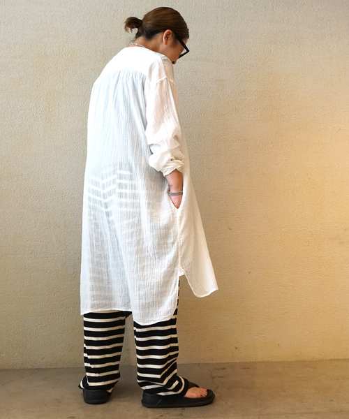 JOURNAL STANDARD LUXE(ジャーナルスタンダード ラックス)の「【ARMEN 】GAUZE UTILTY BANDED COLLAR LONG SH(シャツ/ブラウス・レディース・ホワイト/ライトグレー/ブラック/パープル・3)」の13枚目の写真