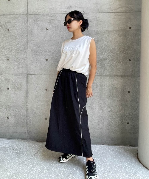 ENIM BY VICKY(エニムバイビッキー)の「刺繍ロゴバルーンノースリプルオーバー《洗濯機で洗える》(Tシャツ/カットソー・レディース・ブラック/ホワイト・M)」の13枚目の写真