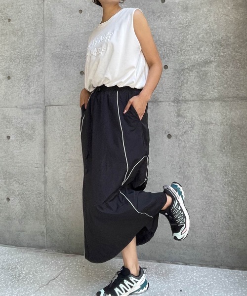 ENIM BY VICKY(エニムバイビッキー)の「刺繍ロゴバルーンノースリプルオーバー《洗濯機で洗える》(Tシャツ/カットソー・レディース・ブラック/ホワイト・M)」の12枚目の写真