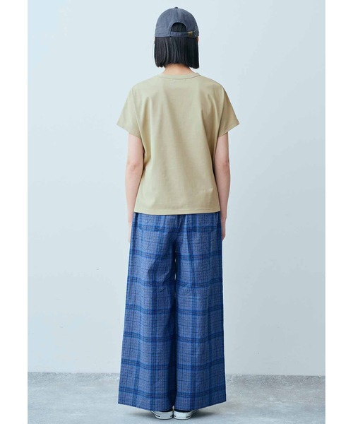 THREE FIFTY STANDARD（スリーフィフティースタンダード）の「ＴＨＲＥＥ　ＦＩＦＴＹ　ＳＴＡＮＤＡＲＤ　汗じみ軽減加工をほどこしたフレンチスリーブＴシャツ（Tシャツ/カットソー・レディース・ブルー/チャコールグレー/ベージュ・LARGE/MEDIUM）」の9枚目の写真