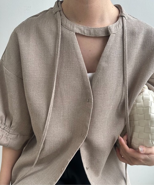 lawgy(ラウジー)の「string pin sleeve gather jacket tops / ストリングピンスリーブギャザージャケットトップス(その他トップス・レディース・ベージュ/ホワイト・FREE)」の5枚目の写真