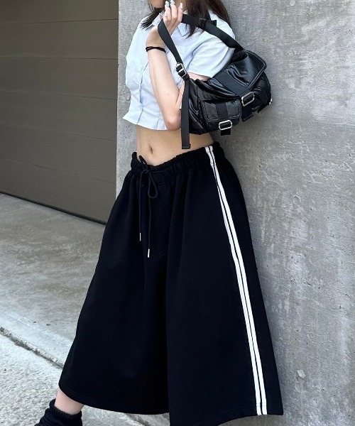 XU（エックスユー）の「ストリートファッション XU エックスユー metallic belt pocket bag メタリックベルトポケットバッグ ハンドバッグ ショルダーバッグ カバン 鞄 韓国ファッション 韓国ストリート（ショルダーバッグ・メンズ・シルバー/ブラック・ONE SIZE）」の6枚目の写真