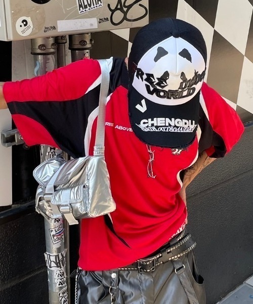 XU（エックスユー）の「ストリートファッション XU エックスユー metallic belt pocket bag メタリックベルトポケットバッグ ハンドバッグ ショルダーバッグ カバン 鞄 韓国ファッション 韓国ストリート（ショルダーバッグ・メンズ・シルバー/ブラック・ONE SIZE）」の22枚目の写真