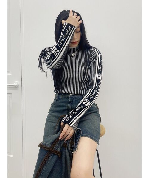 EVRIS(エヴリス)の「ロゴラインタートルニットトップス(ニット/セーター・レディース・ブラウン/ピンク/ブラック/ホワイト・FREE)」の22枚目の写真