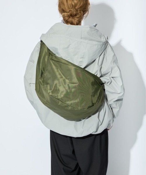 meltum(メルタム)の「【ZOZO限定】ROUND SHOULDER BAG(ショルダーバッグ・メンズ・ブラック/ブルー/オリーブ/アイボリー・FREE)」の7枚目の写真